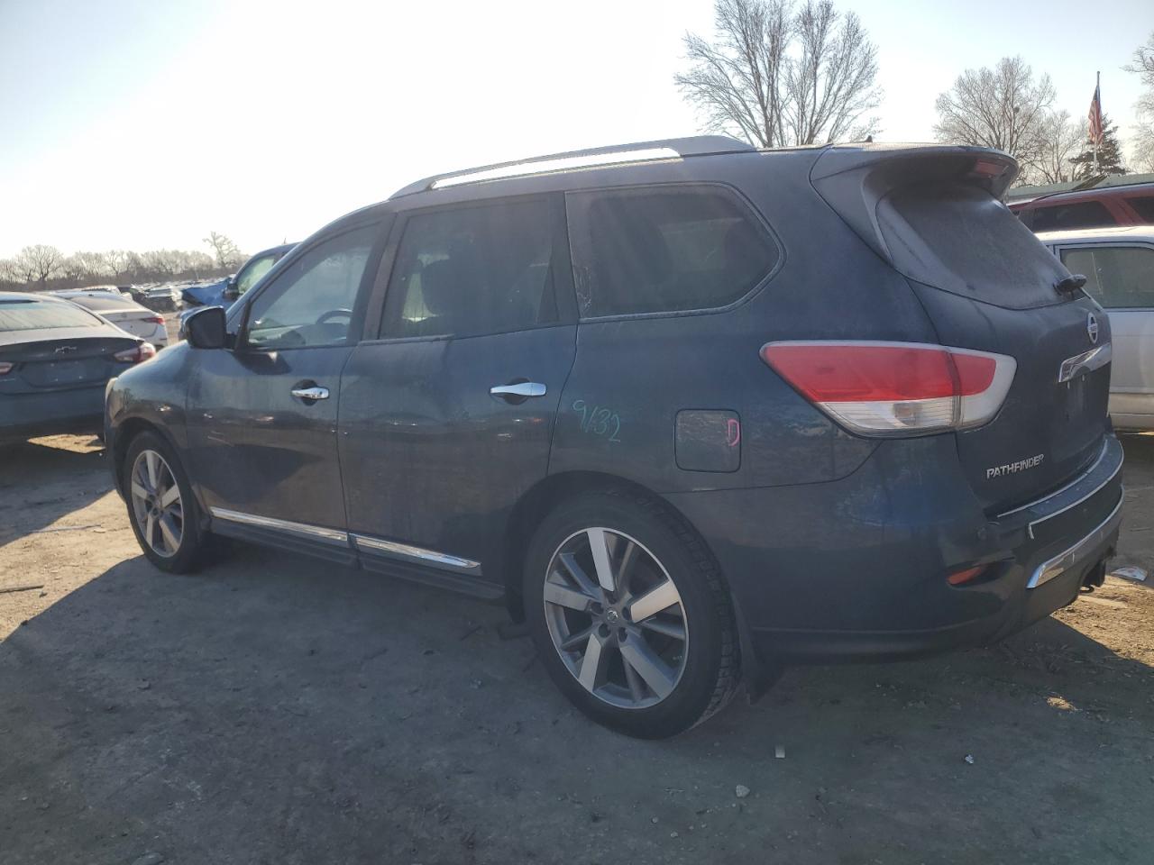 2015 Nissan Pathfinder - Image 2
