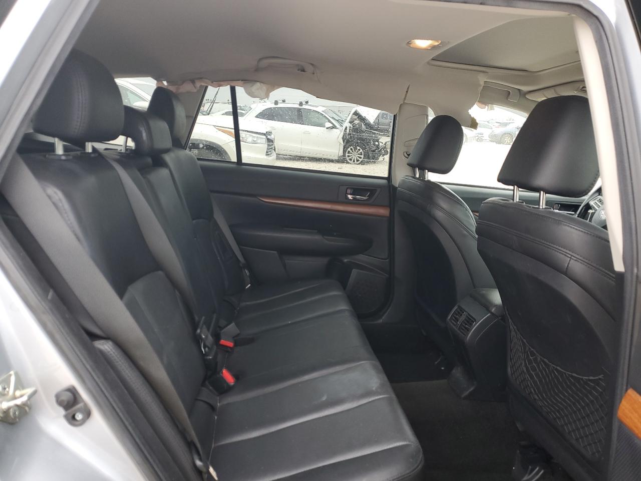 2013 Subaru Outback - Image 12