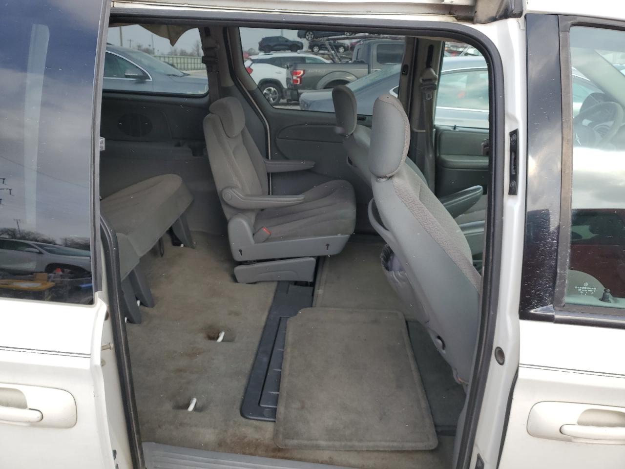 2006 Chrysler Town & Country - Image 11