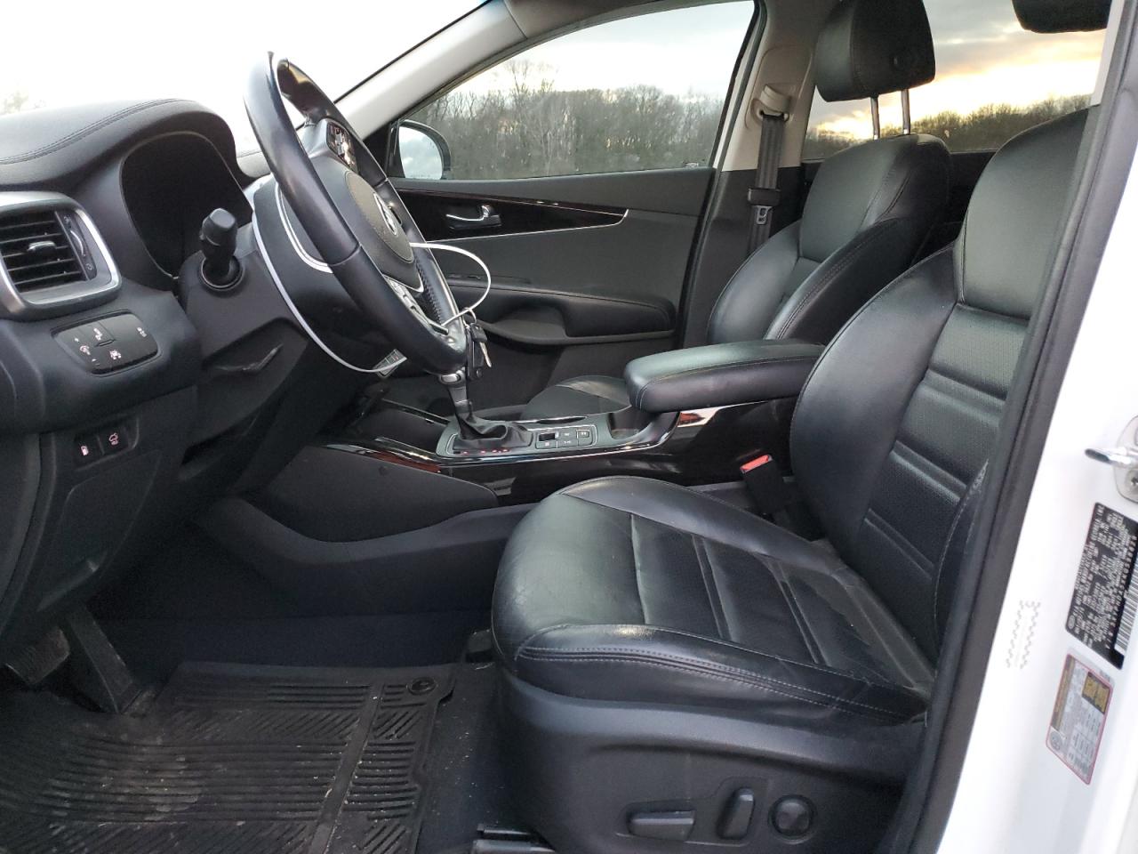 2019 Kia Sorento - Image 7