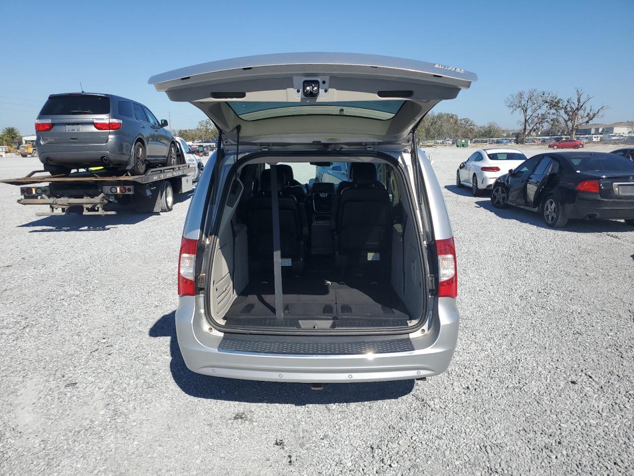 2012 Chrysler Town & Country - Image 6