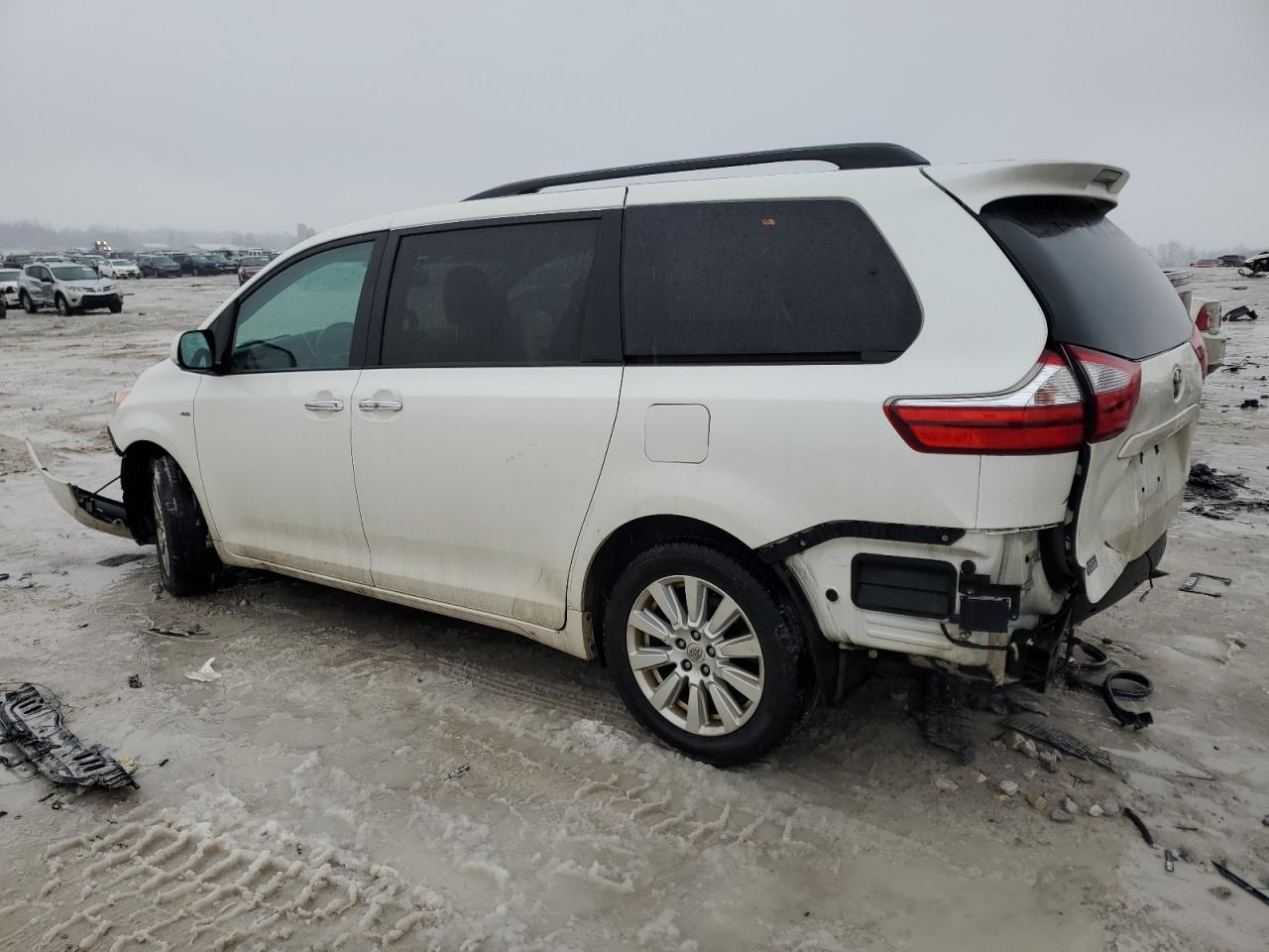2017 Toyota Sienna - Image 2