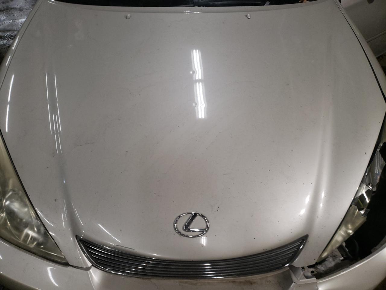 2005 Lexus ES - Image 11