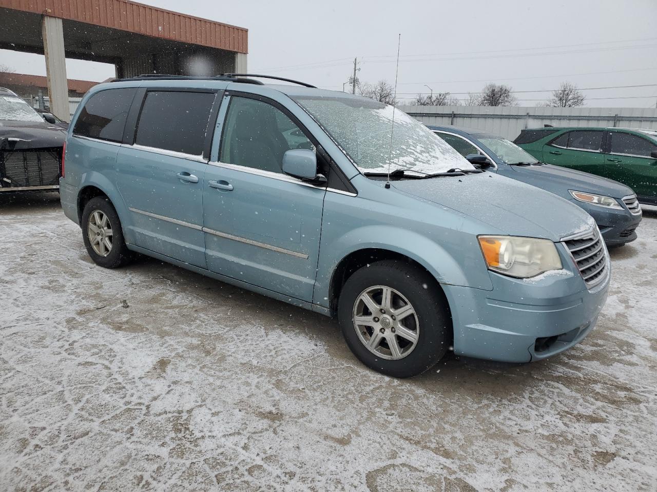 2010 Chrysler Town & Country - Image 4