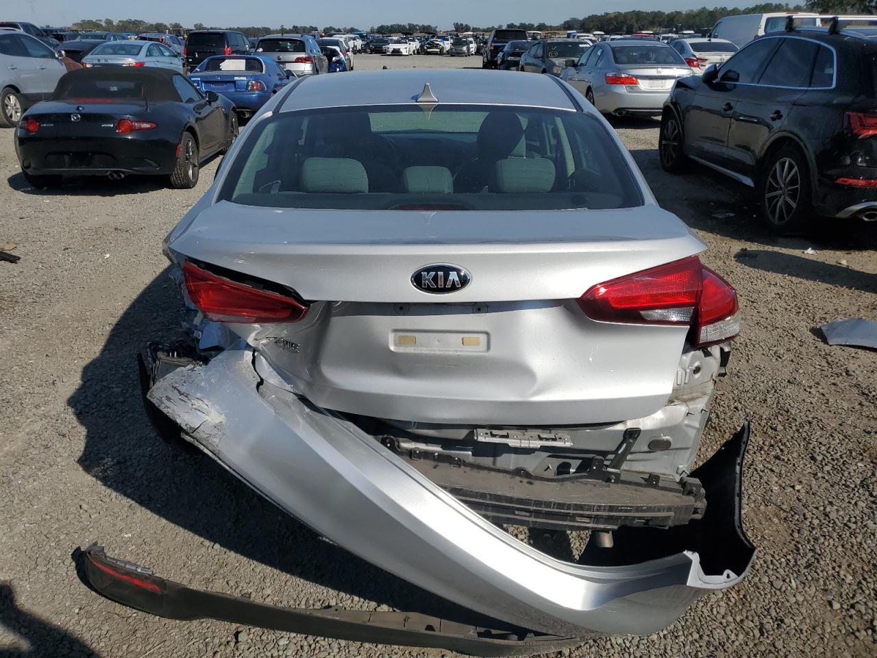 2018 Kia Forte - Image 6