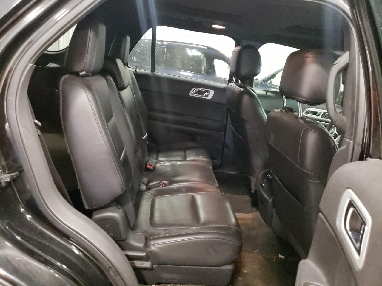 2015 Ford Explorer - Image 11