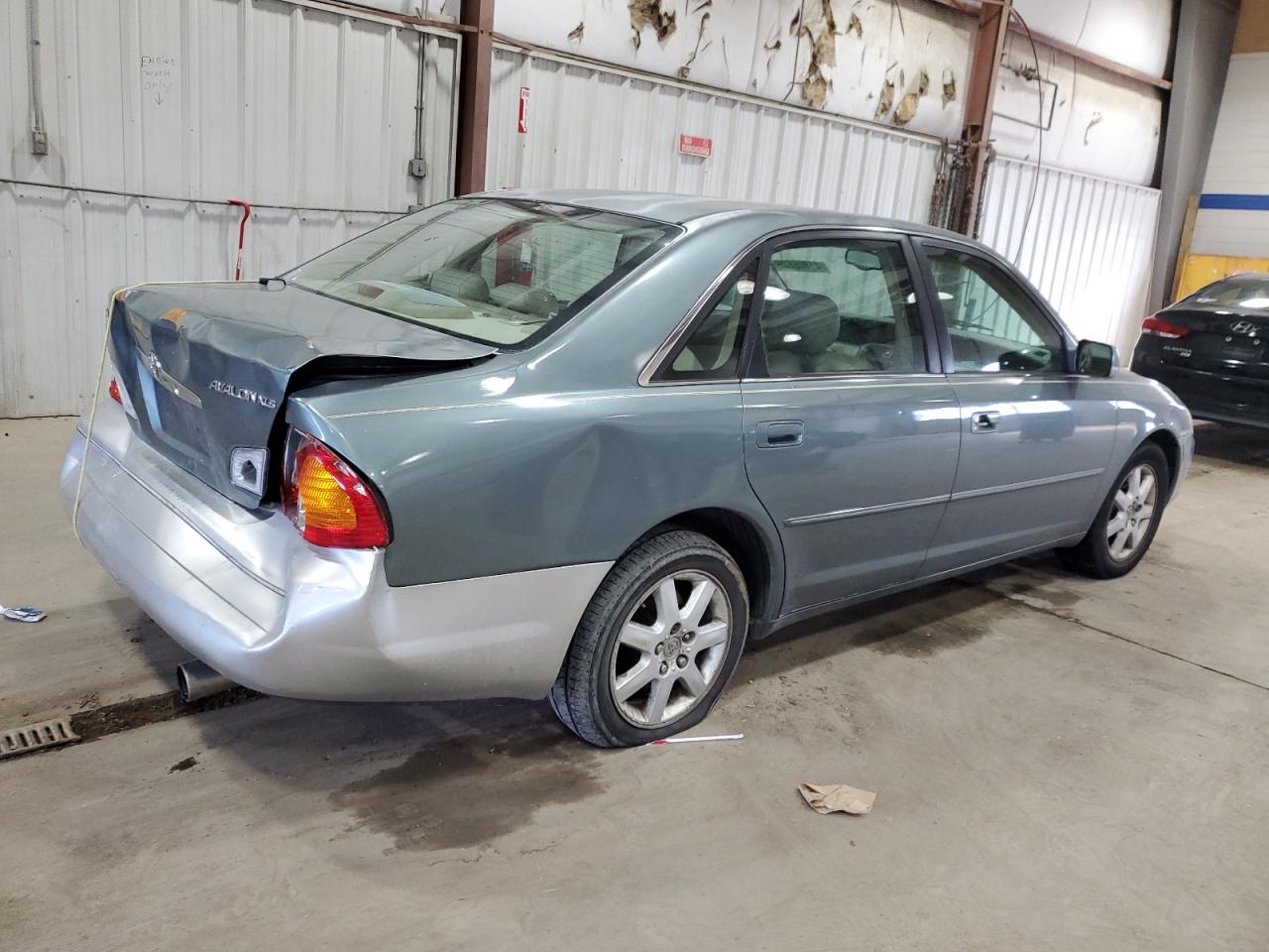 2002 Toyota Avalon - Image 3