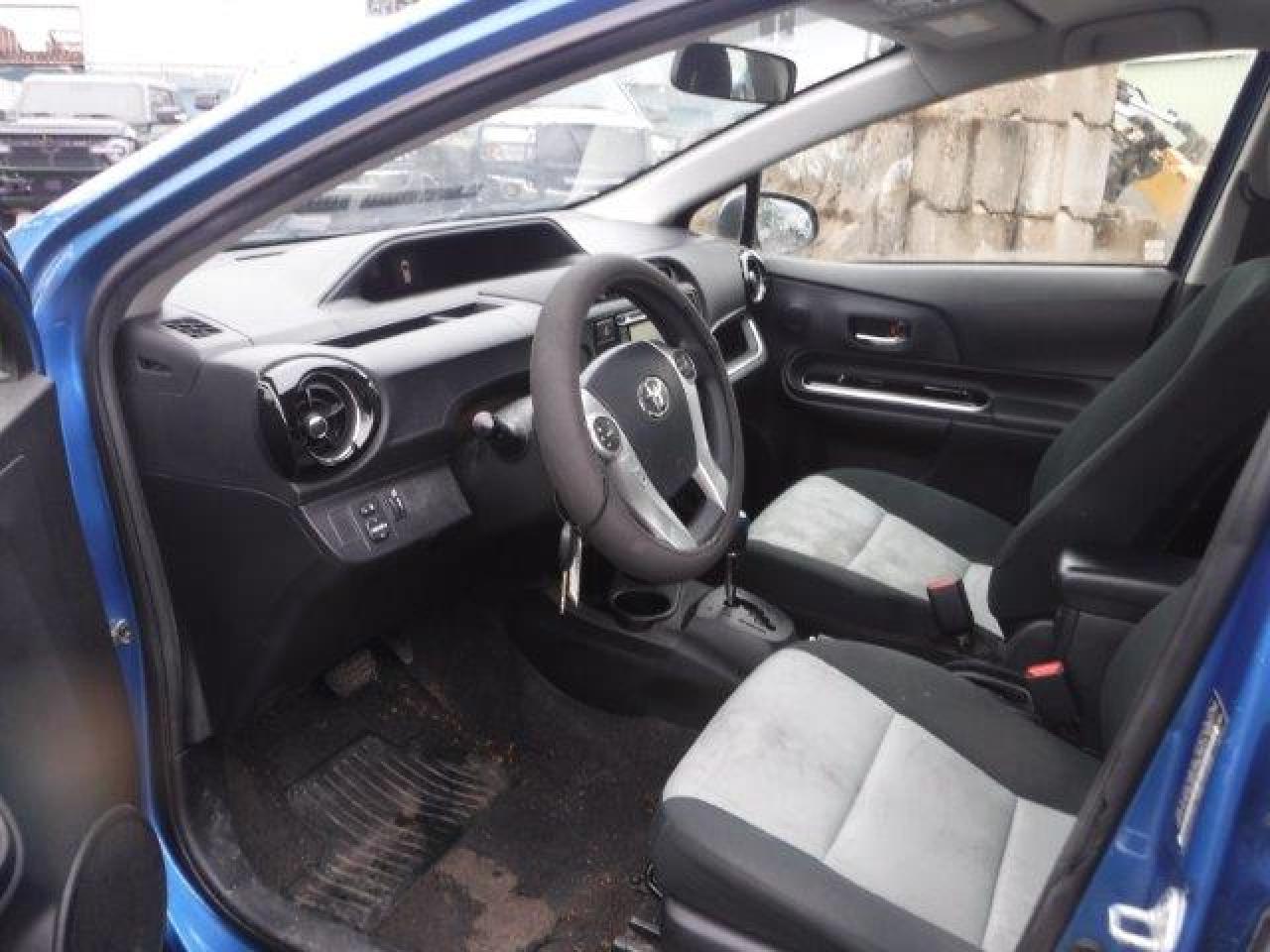 2015 Toyota Prius - Image 7