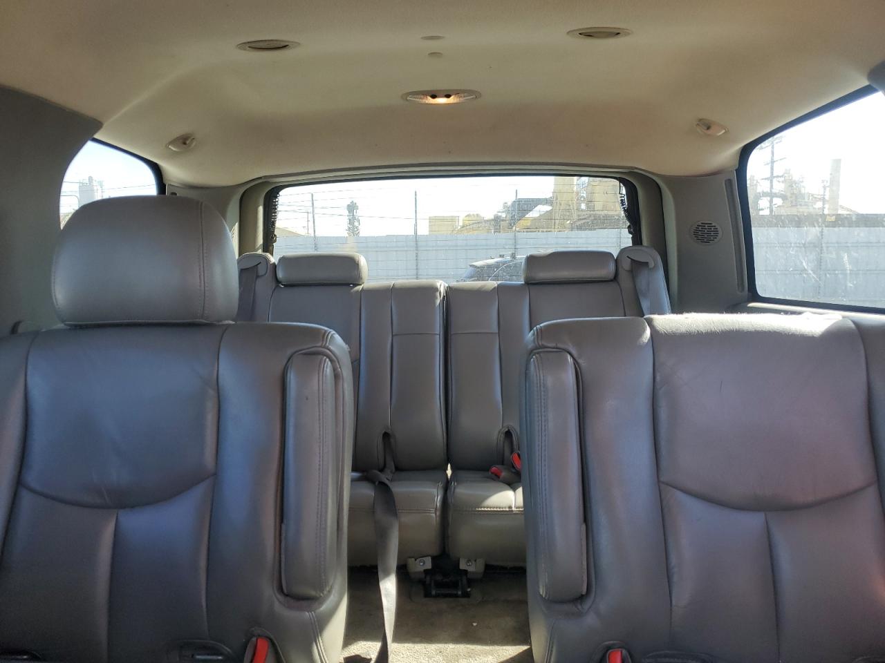 2005 GMC Yukon - Image 10