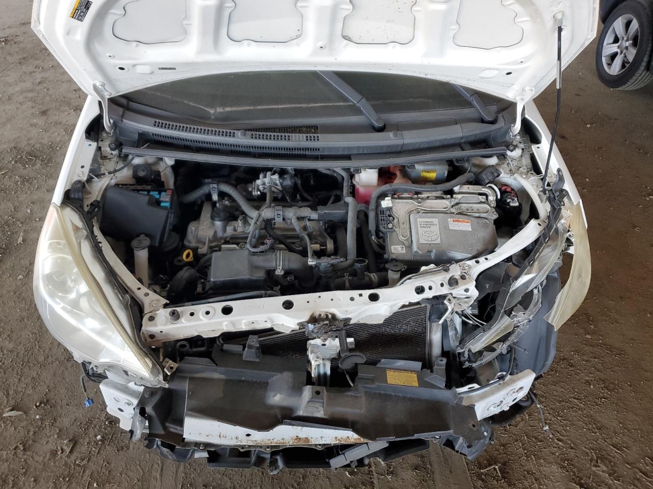 2014 Toyota Prius - Image 11