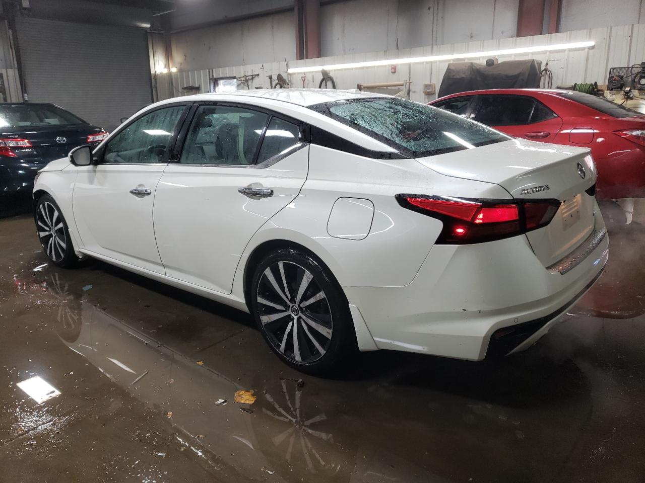 2020 Nissan Altima - Image 2