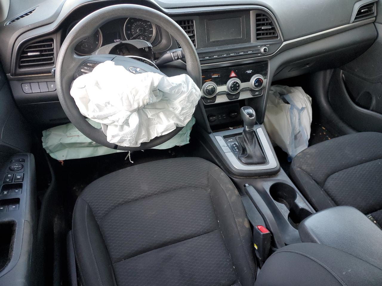 2019 Hyundai Elantra - Image 8