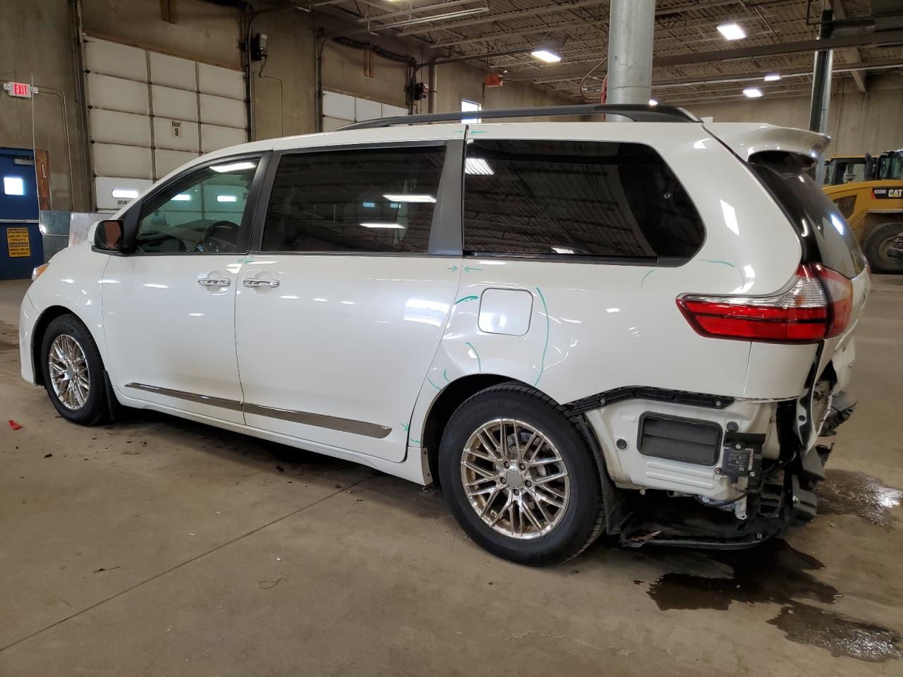 2018 Toyota Sienna - Image 2