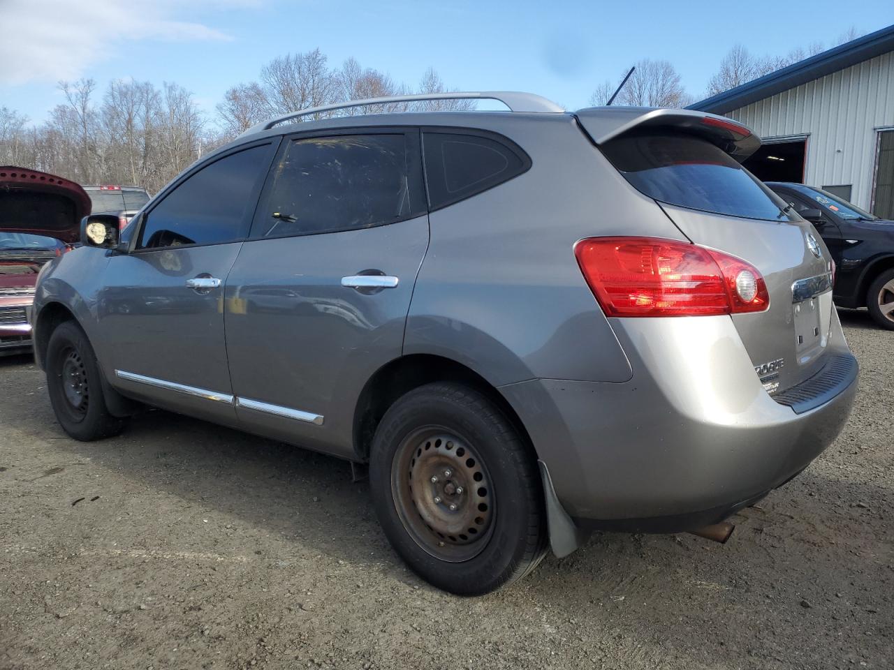 2015 Nissan Rogue - Image 2