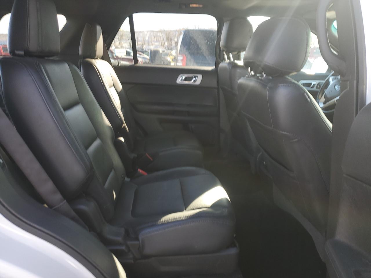 2015 Ford Explorer - Image 11