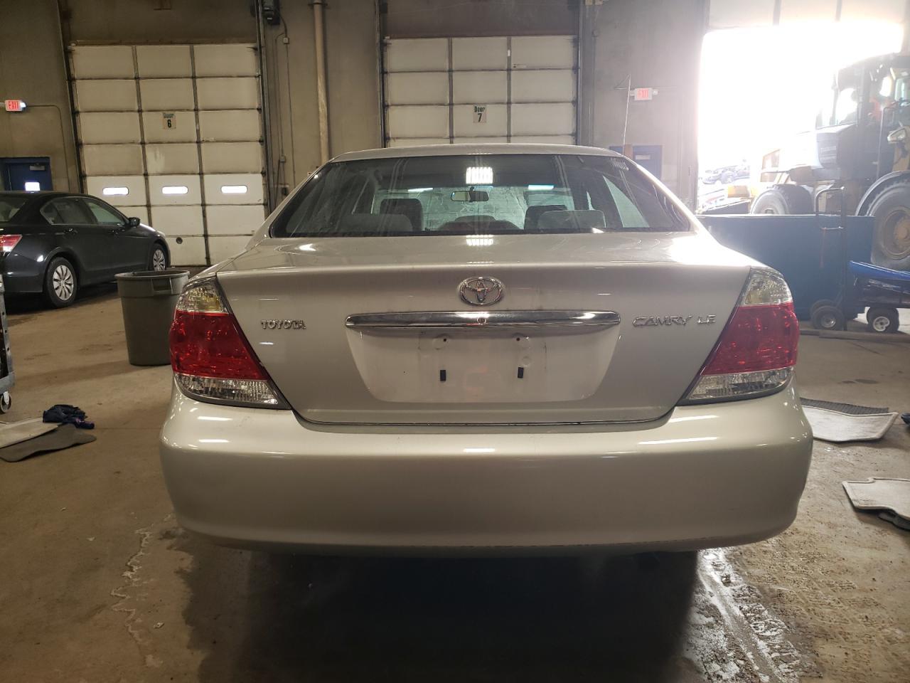2005 Toyota Camry Le VIN: 4T1BE32K45U081462 Lot: 88815425