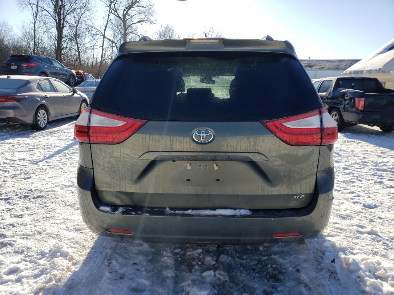 2018 Toyota Sienna - Image 6