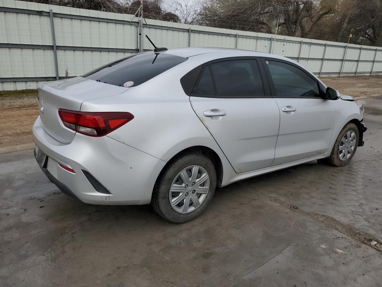 2022 Kia Rio - Image 3