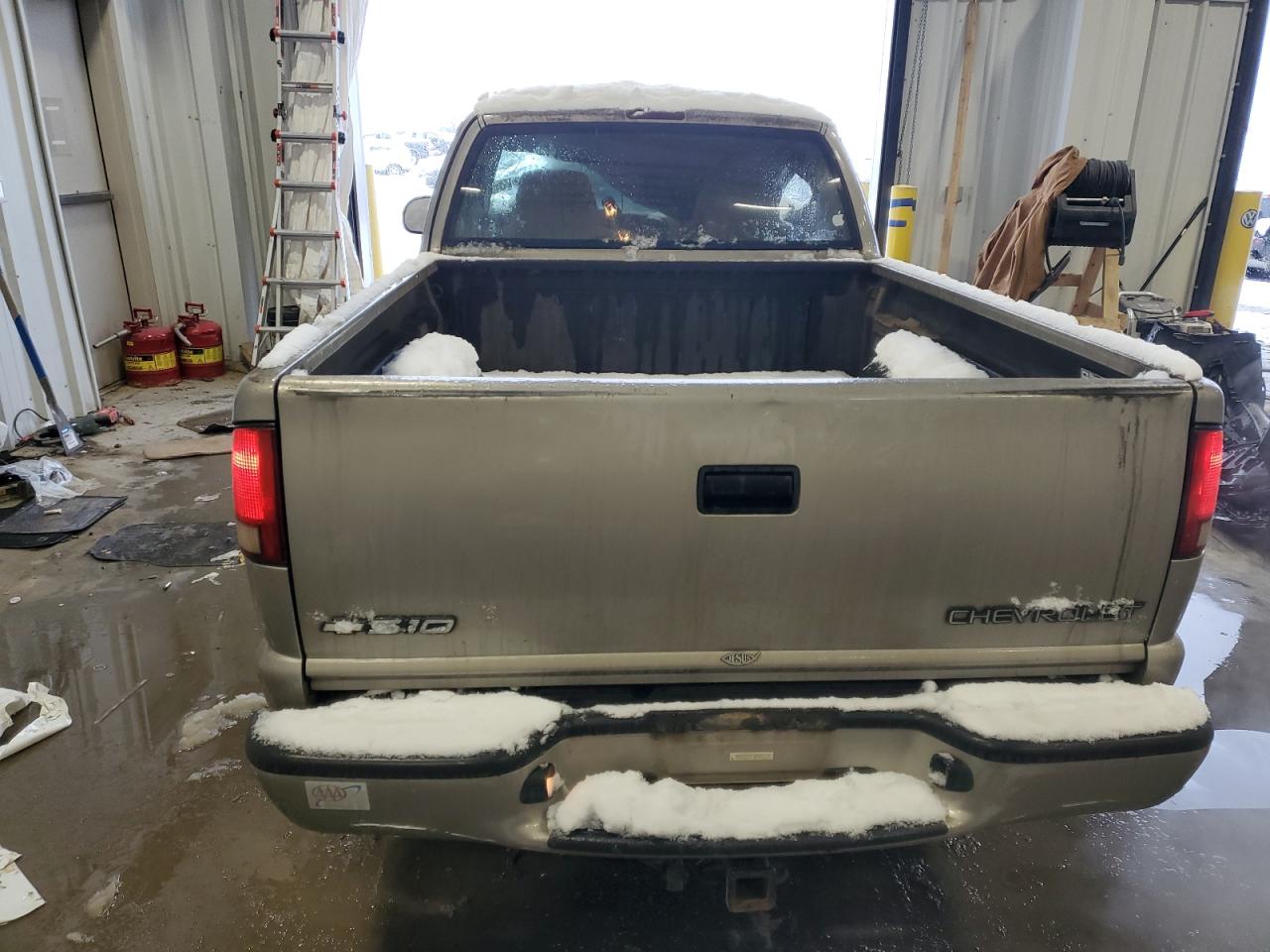 2001 Chevrolet S-10 Pickup - Image 6