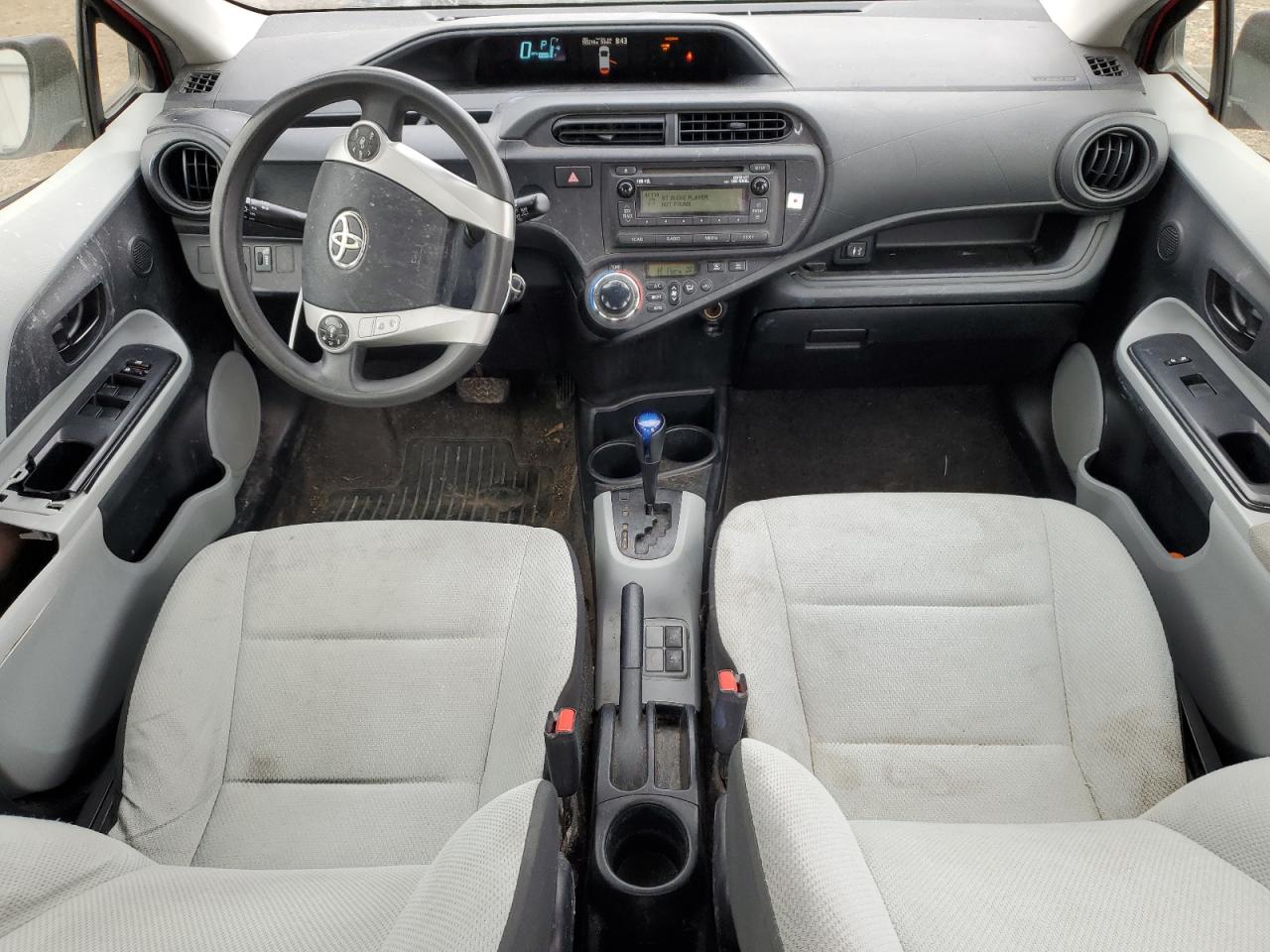 2014 Toyota Prius - Image 8