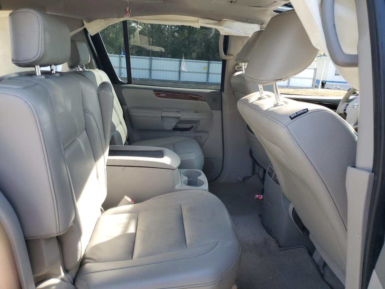 2010 Nissan Armada - Image 11