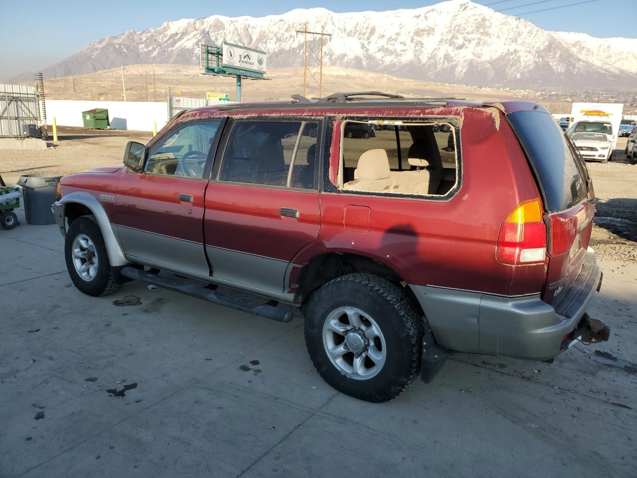 1999 Mitsubishi Montero - Image 2