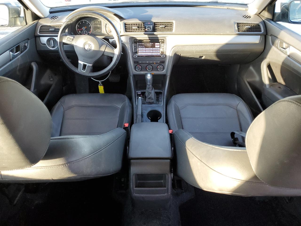 2015 Volkswagen Passat - Image 8