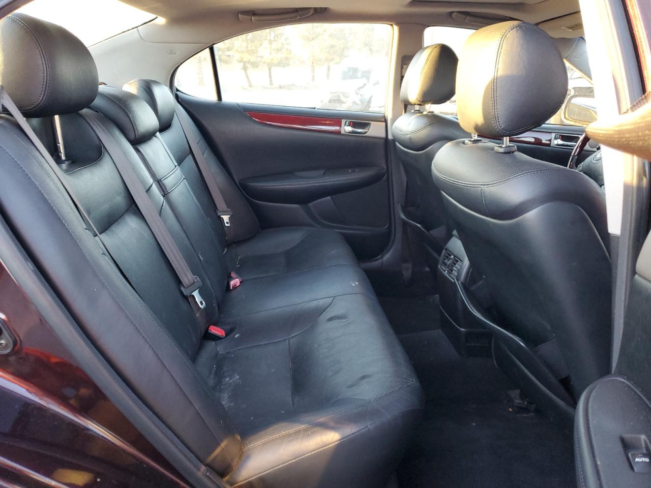 2005 Lexus ES - Image 11