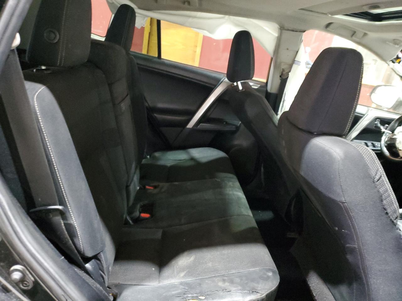 2018 Toyota RAV 4 - Image 11