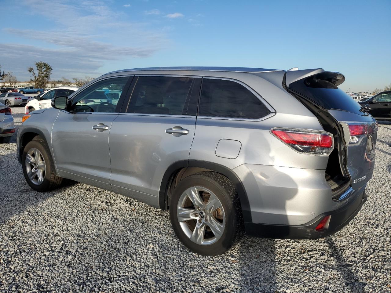 2016 Toyota Highlander - Image 2