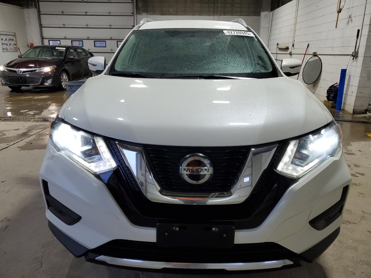 2018 Nissan Rogue - Image 5