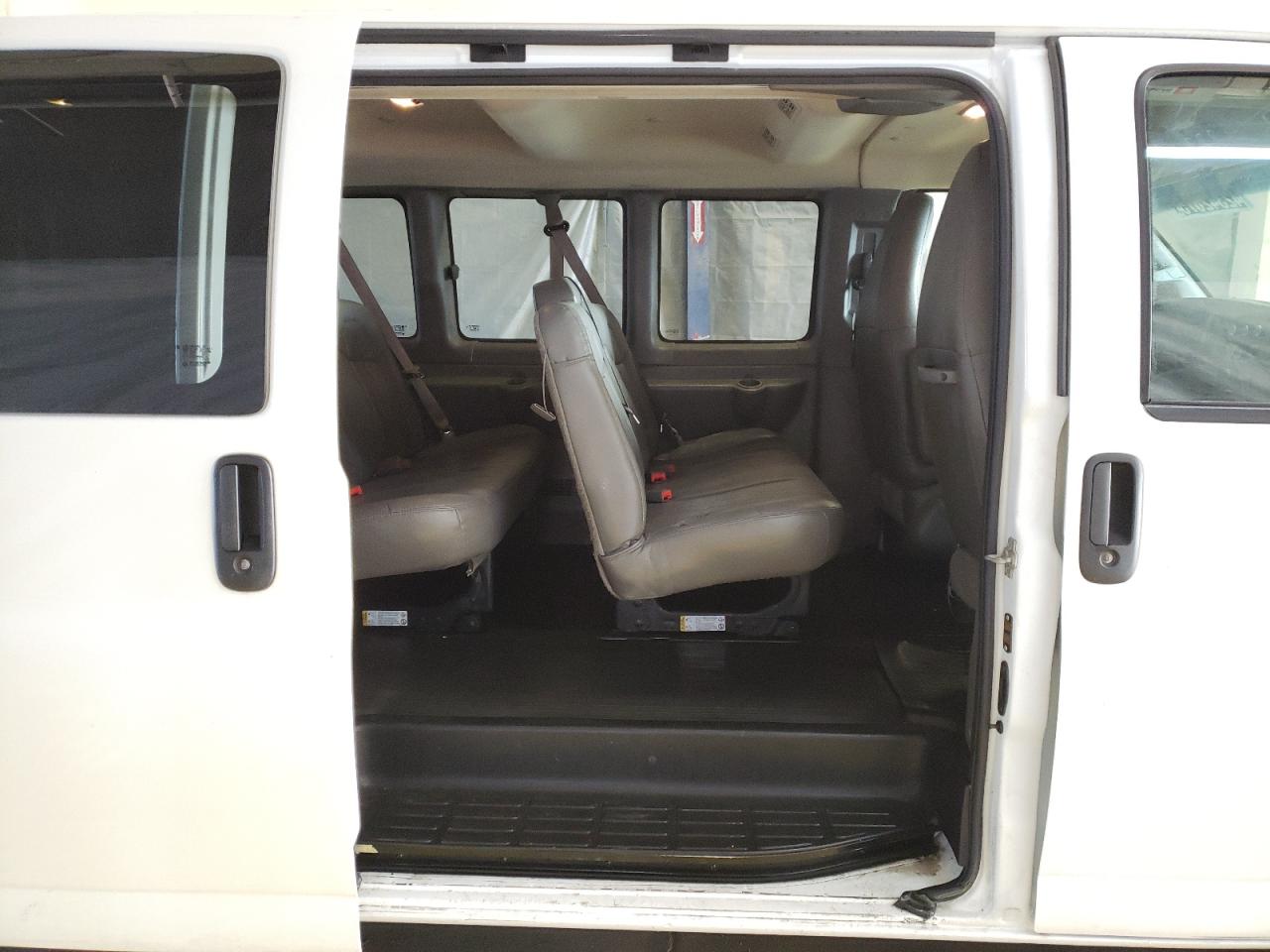 2022 Chevrolet Express - Image 11