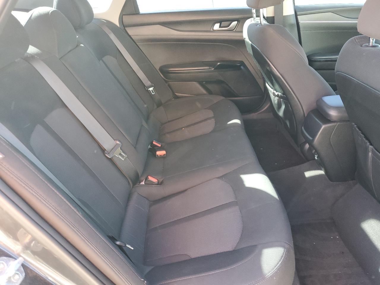 2022 Kia K5 - Image 11