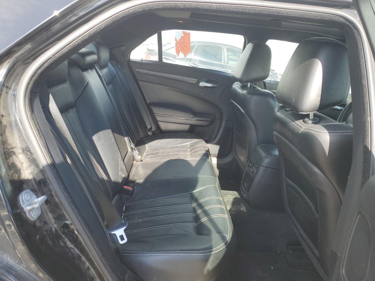 2016 Chrysler 300 - Image 10