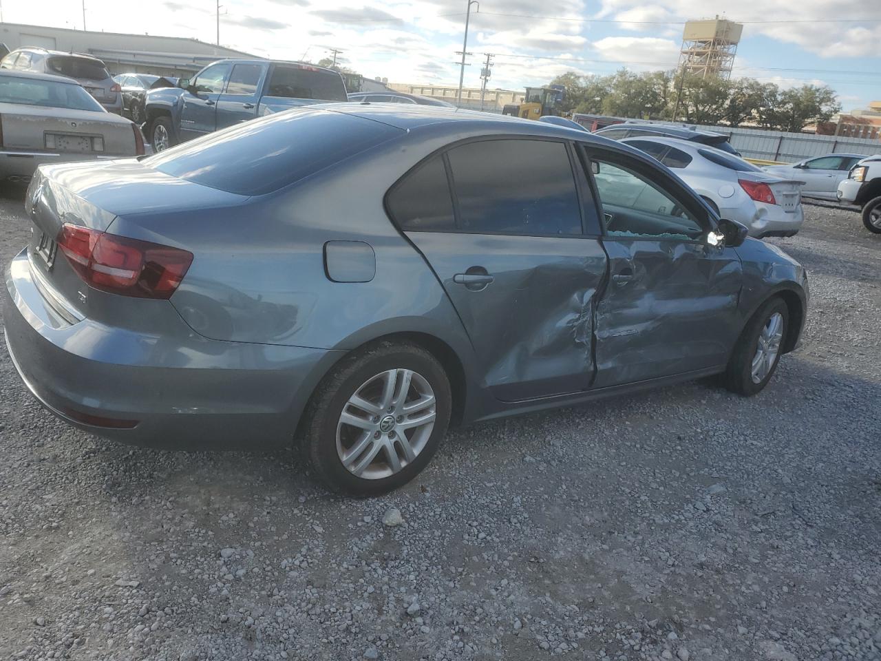 2018 Volkswagen Jetta - Image 3
