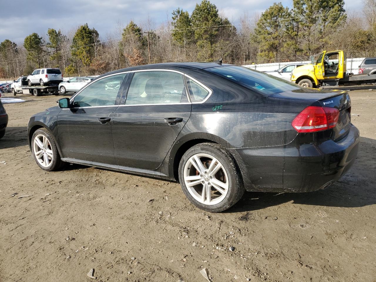 2014 Volkswagen Passat - Image 2