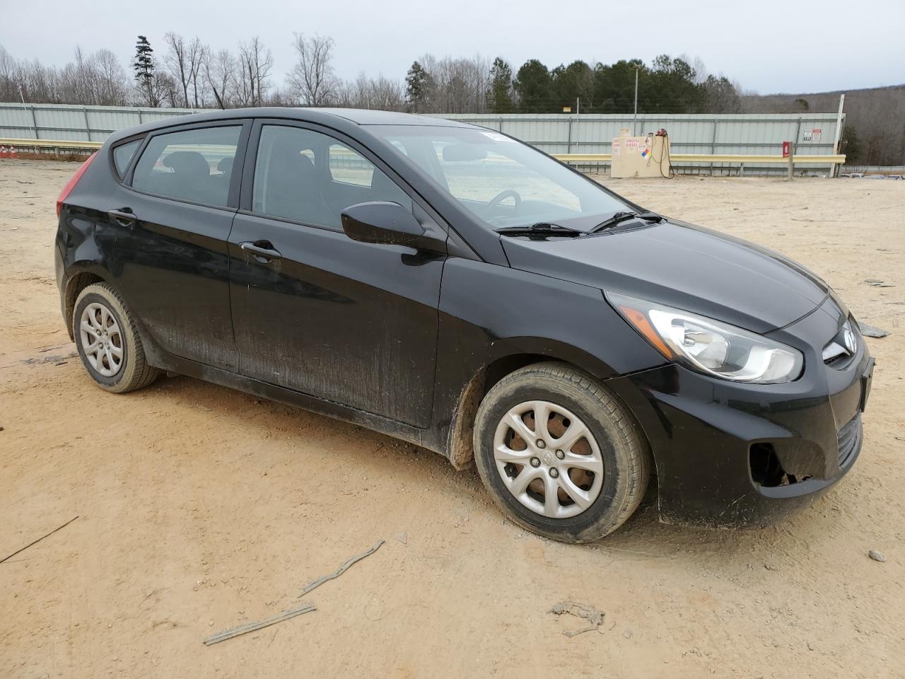2013 Hyundai Accent - Image 4