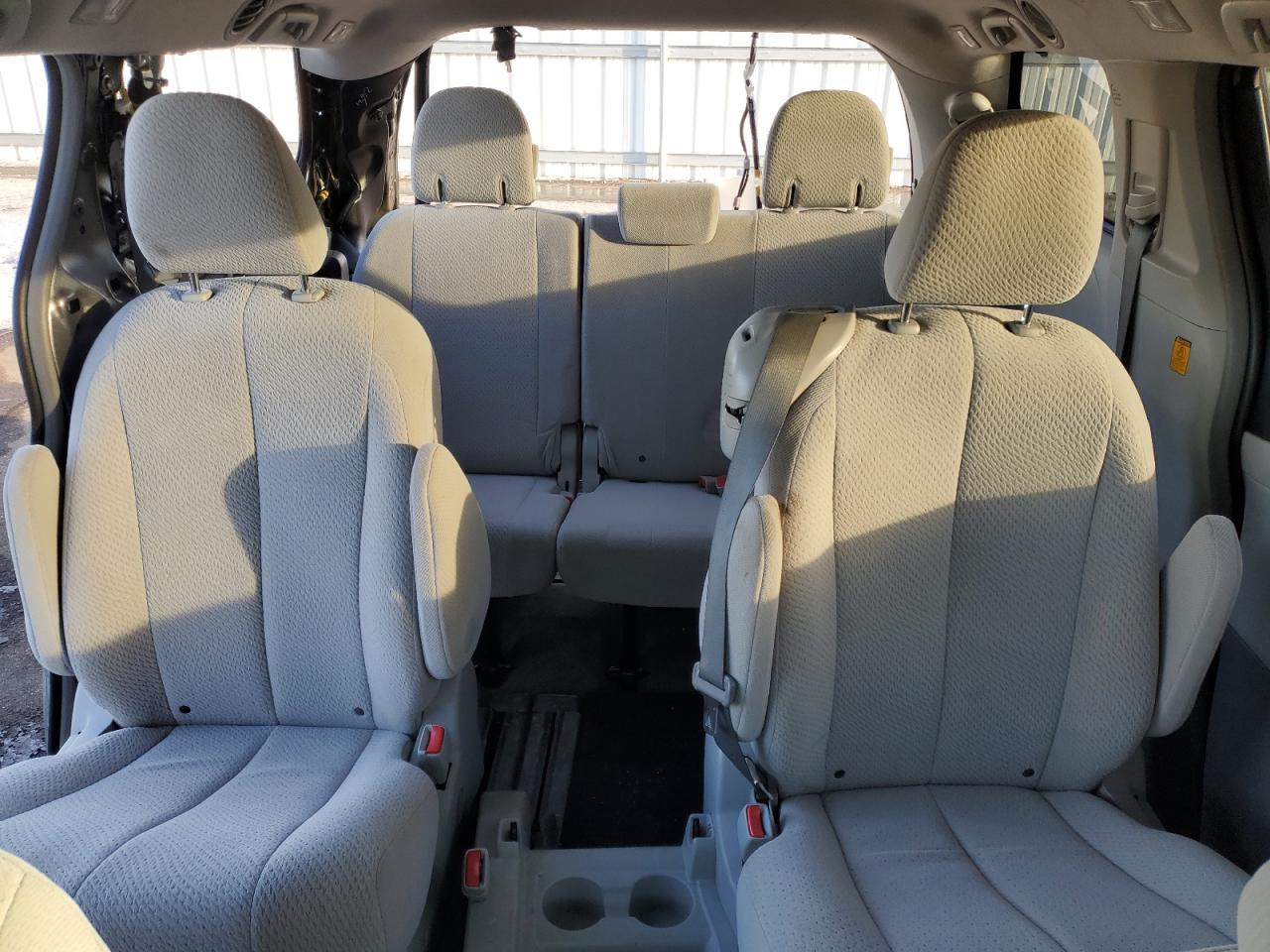 2012 Toyota Sienna - Image 10