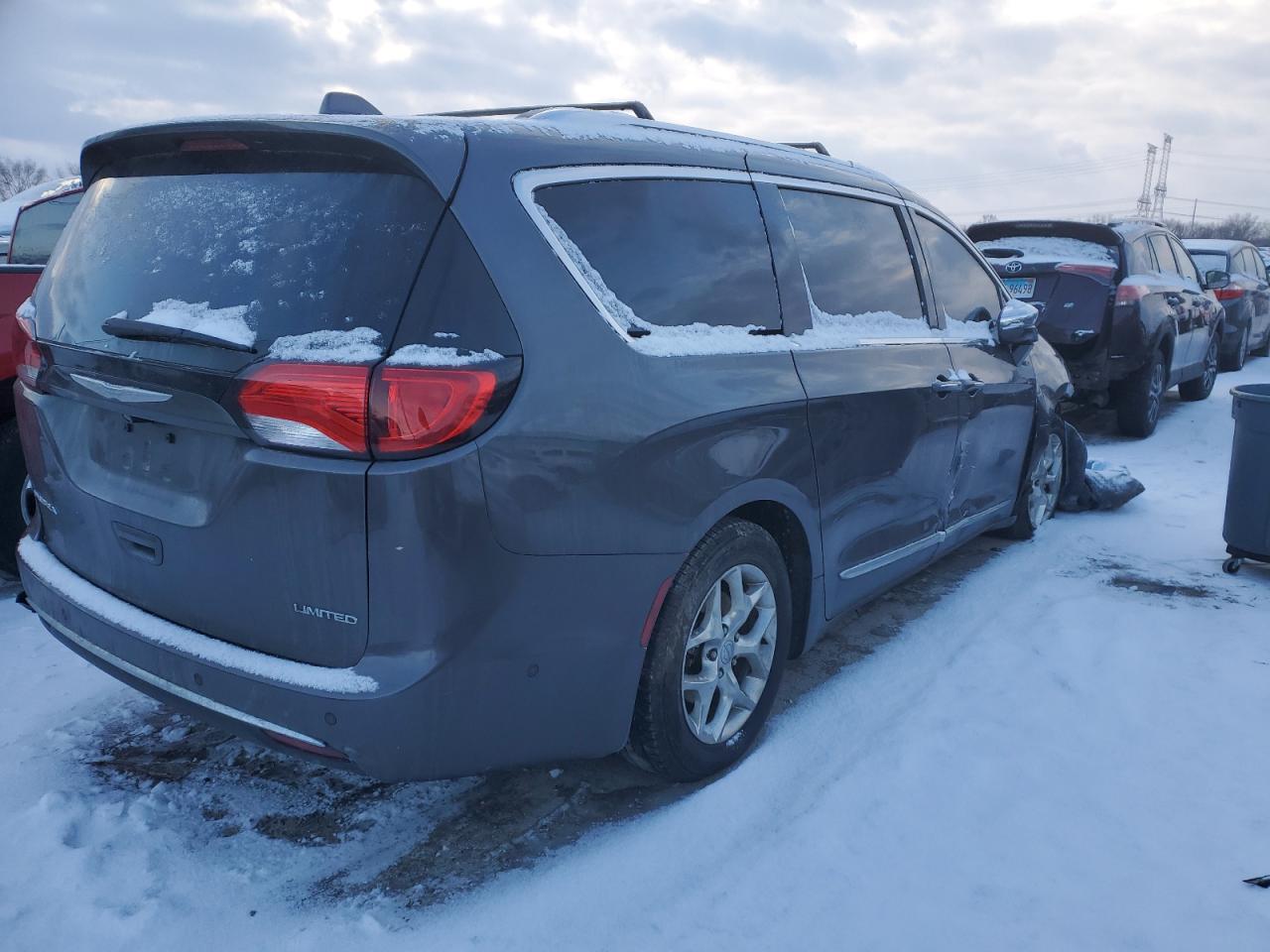 2017 Chrysler Pacifica - Image 3