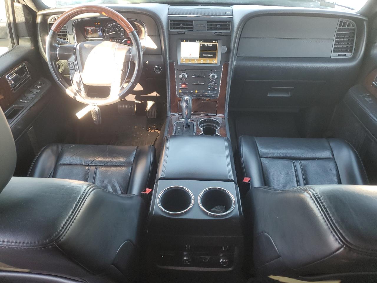 2017 Lincoln Navigator - Image 8