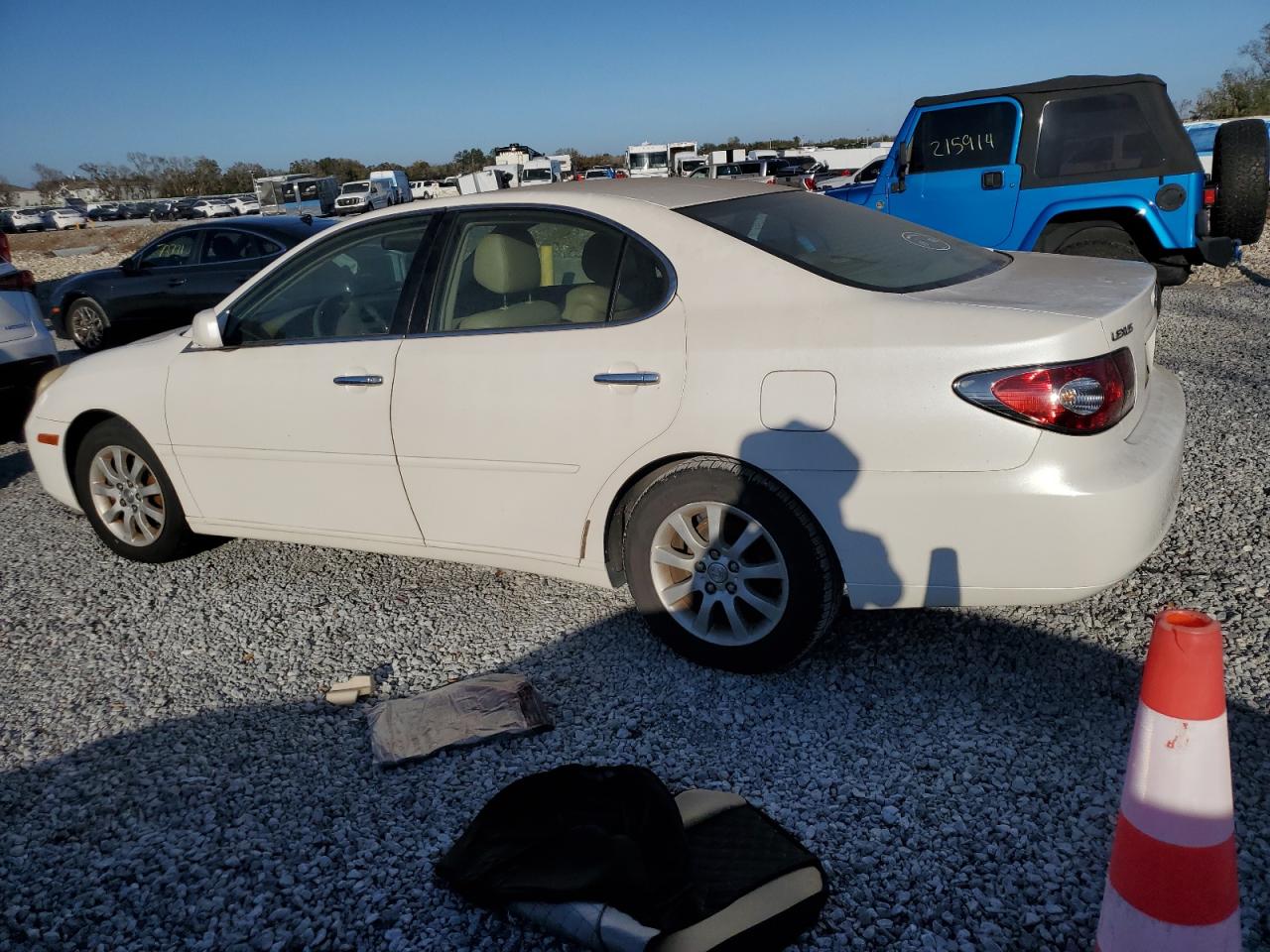 2004 Lexus ES - Image 2