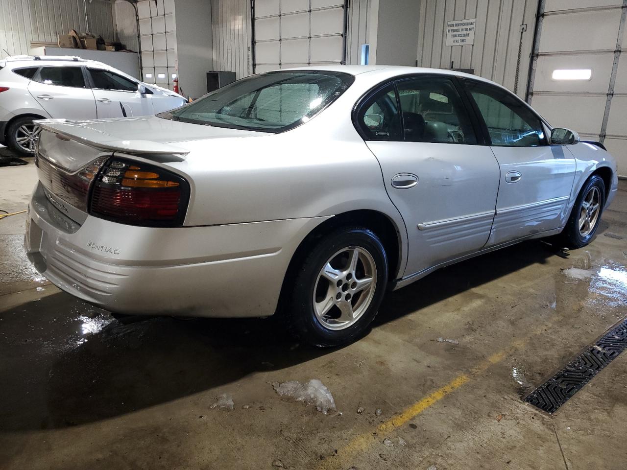 2002 Pontiac Bonneville - Image 3