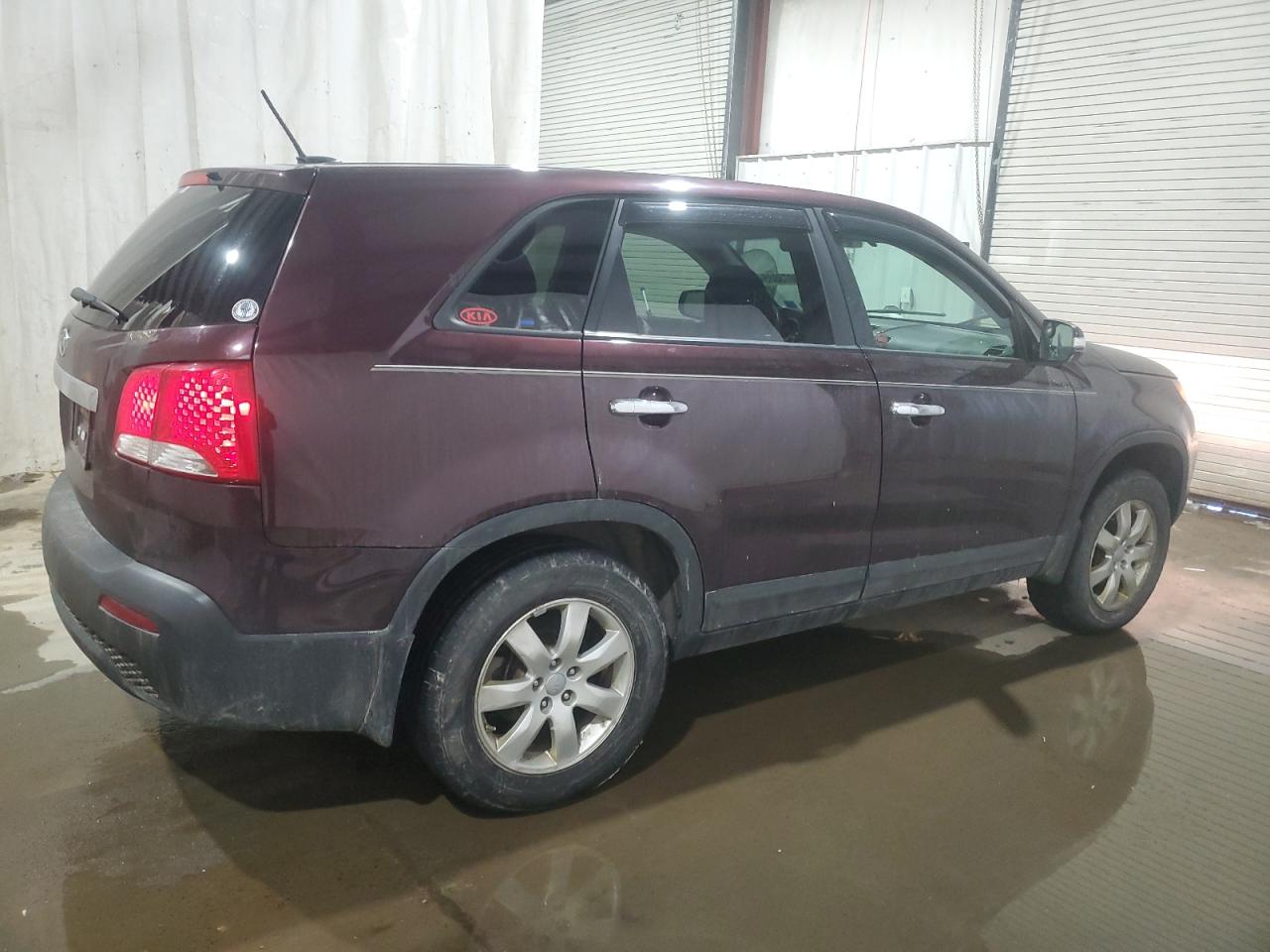 VIN 5XYKT3A18DG383811 2013 KIA SORENTO no.3