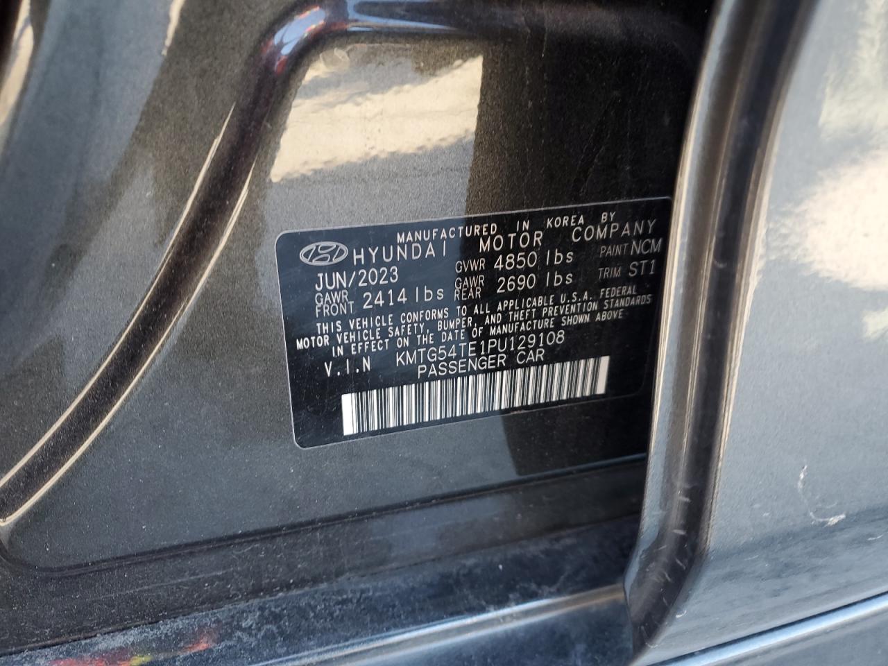 2023 Genesis G70 - Image 12