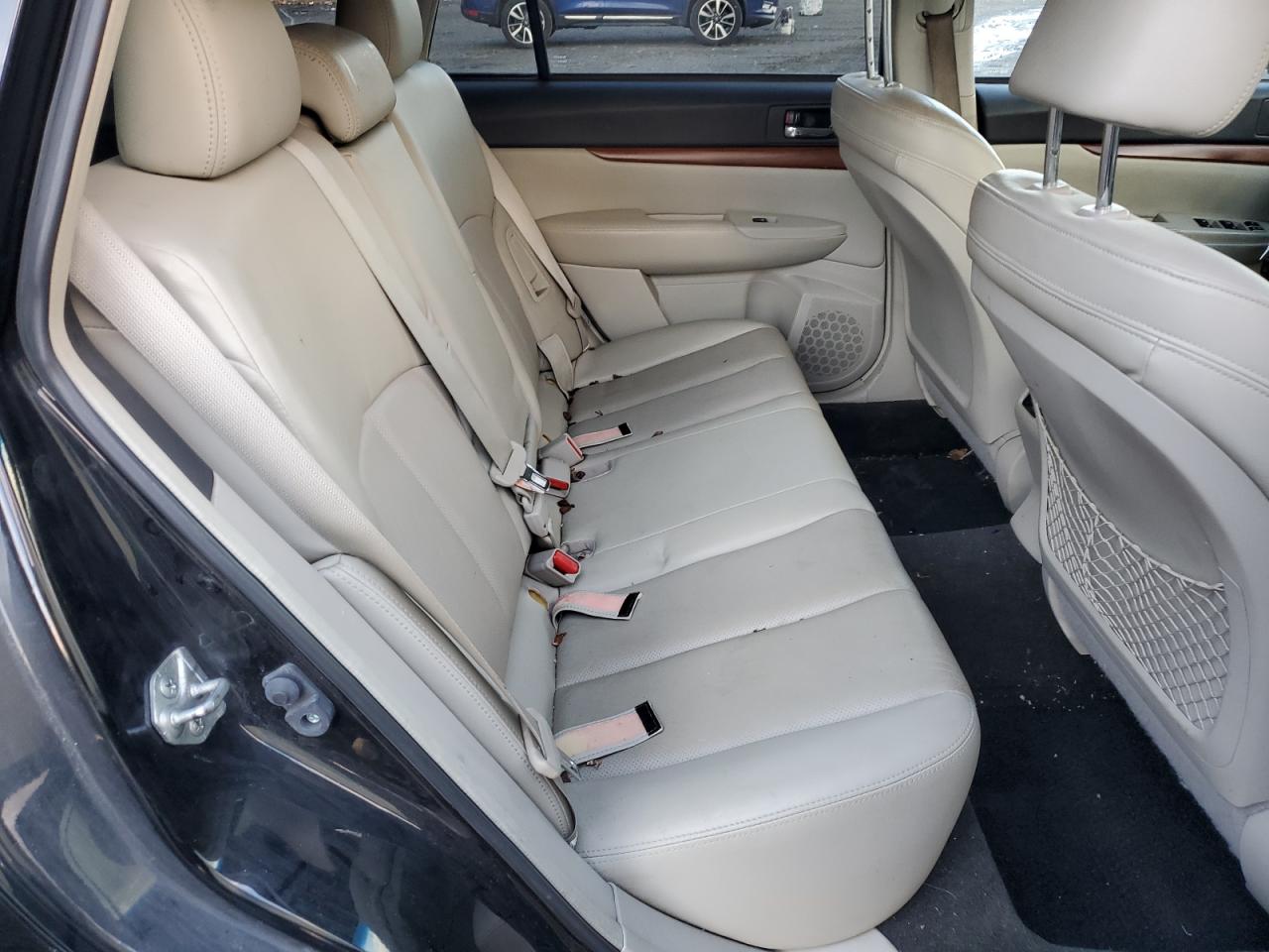 2013 Subaru Outback - Image 11