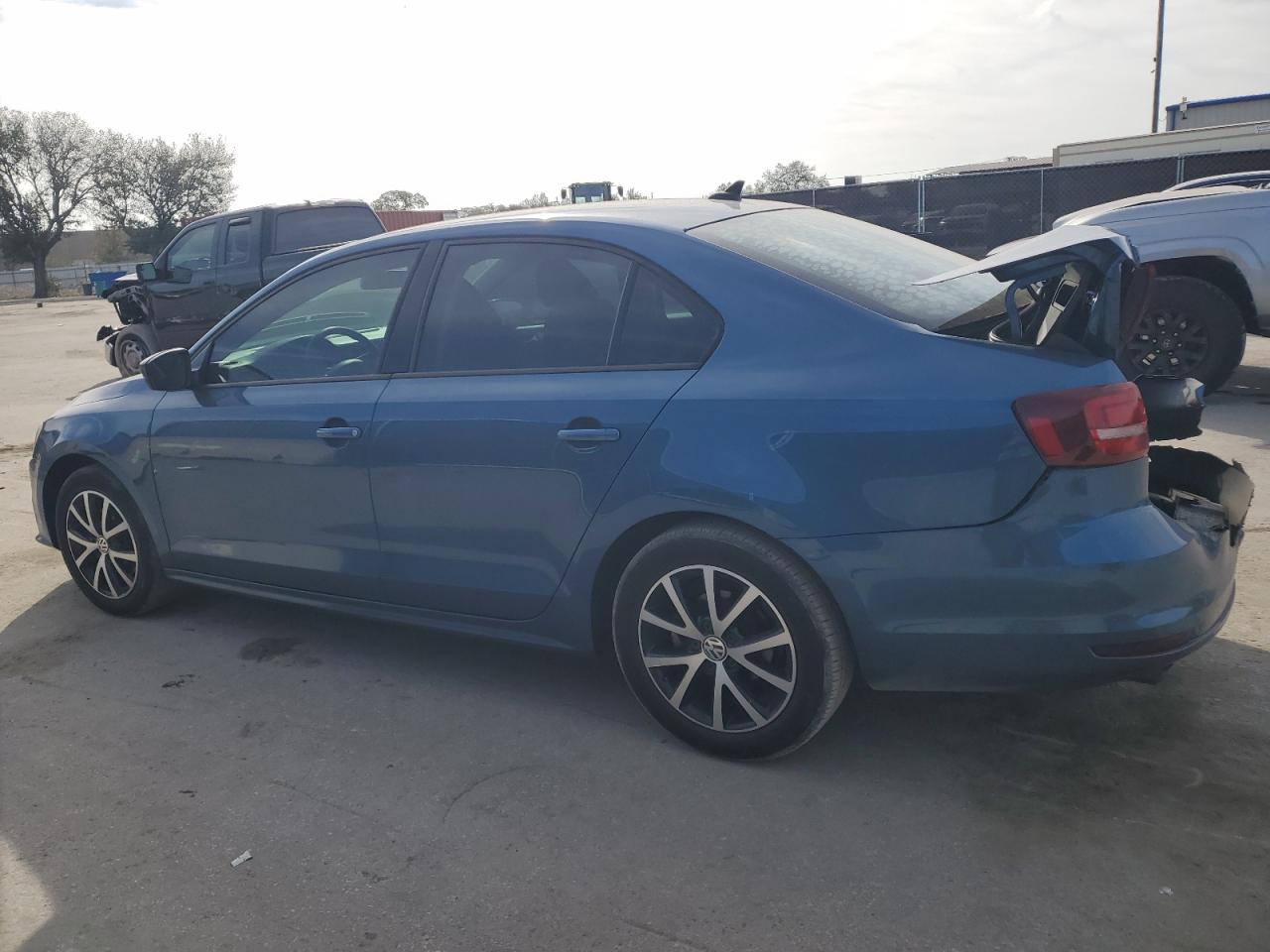 2016 Volkswagen Jetta - Image 2