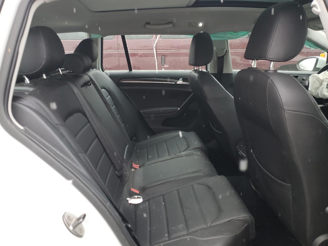 2015 Volkswagen Golf - Image 10