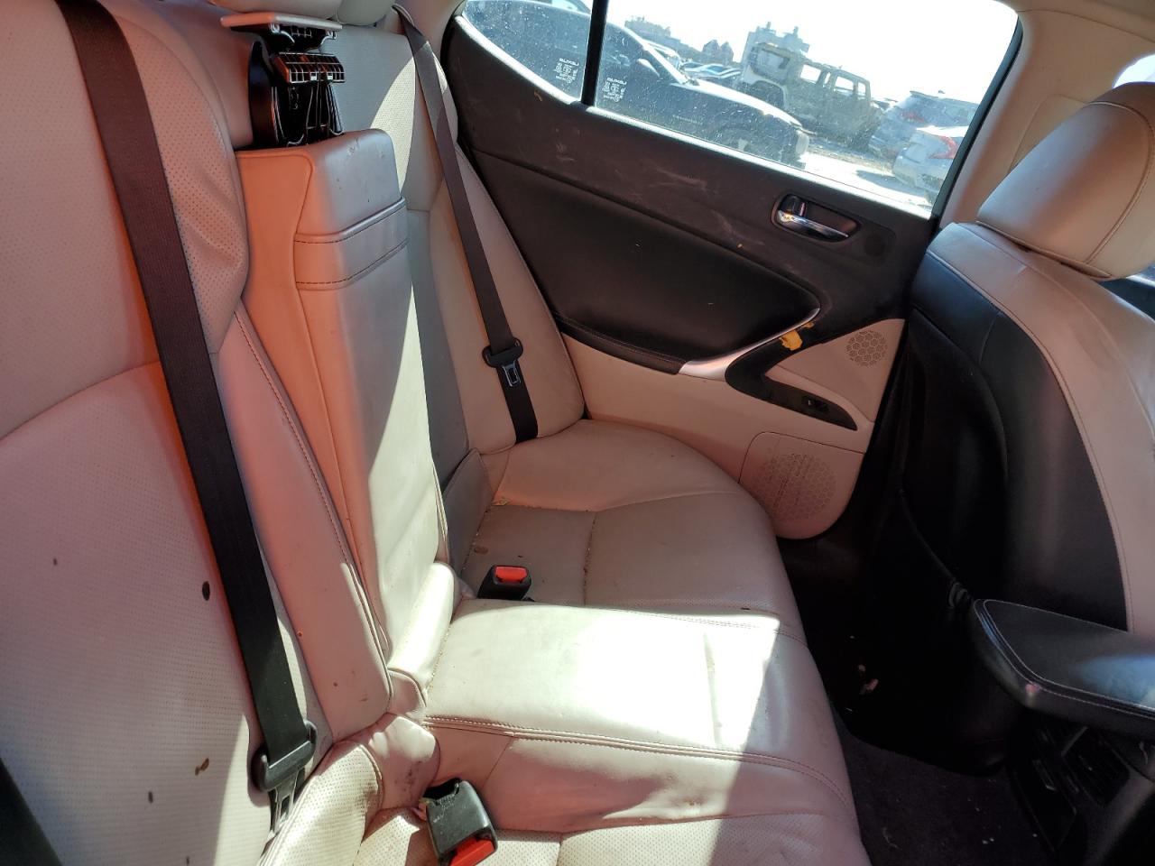 2010 Lexus IS - Image 11
