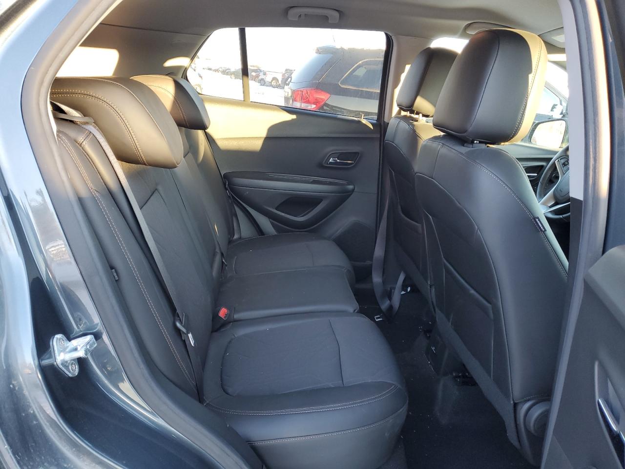 2022 Chevrolet Trax - Image 11