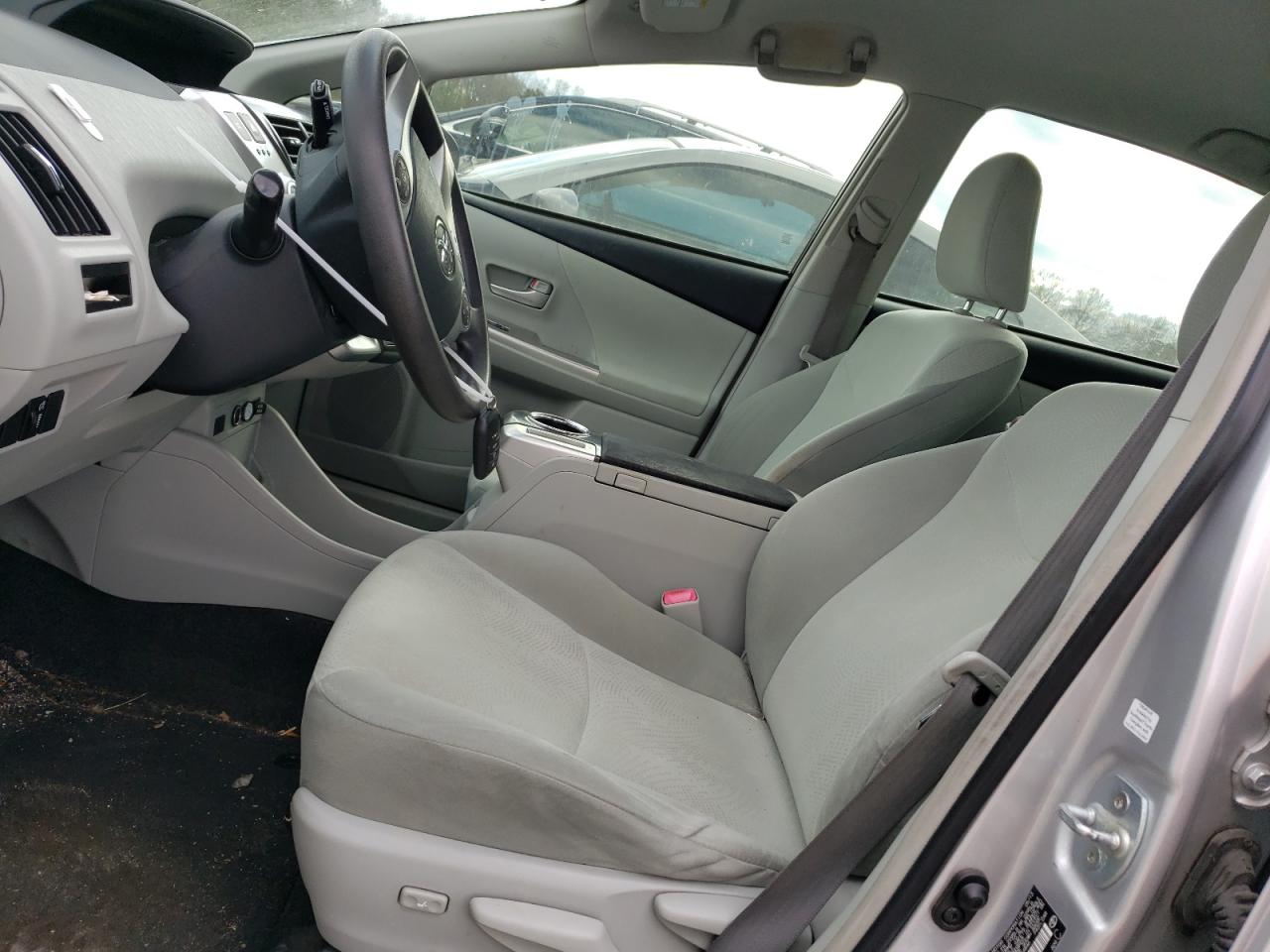 2013 Toyota Prius - Image 7